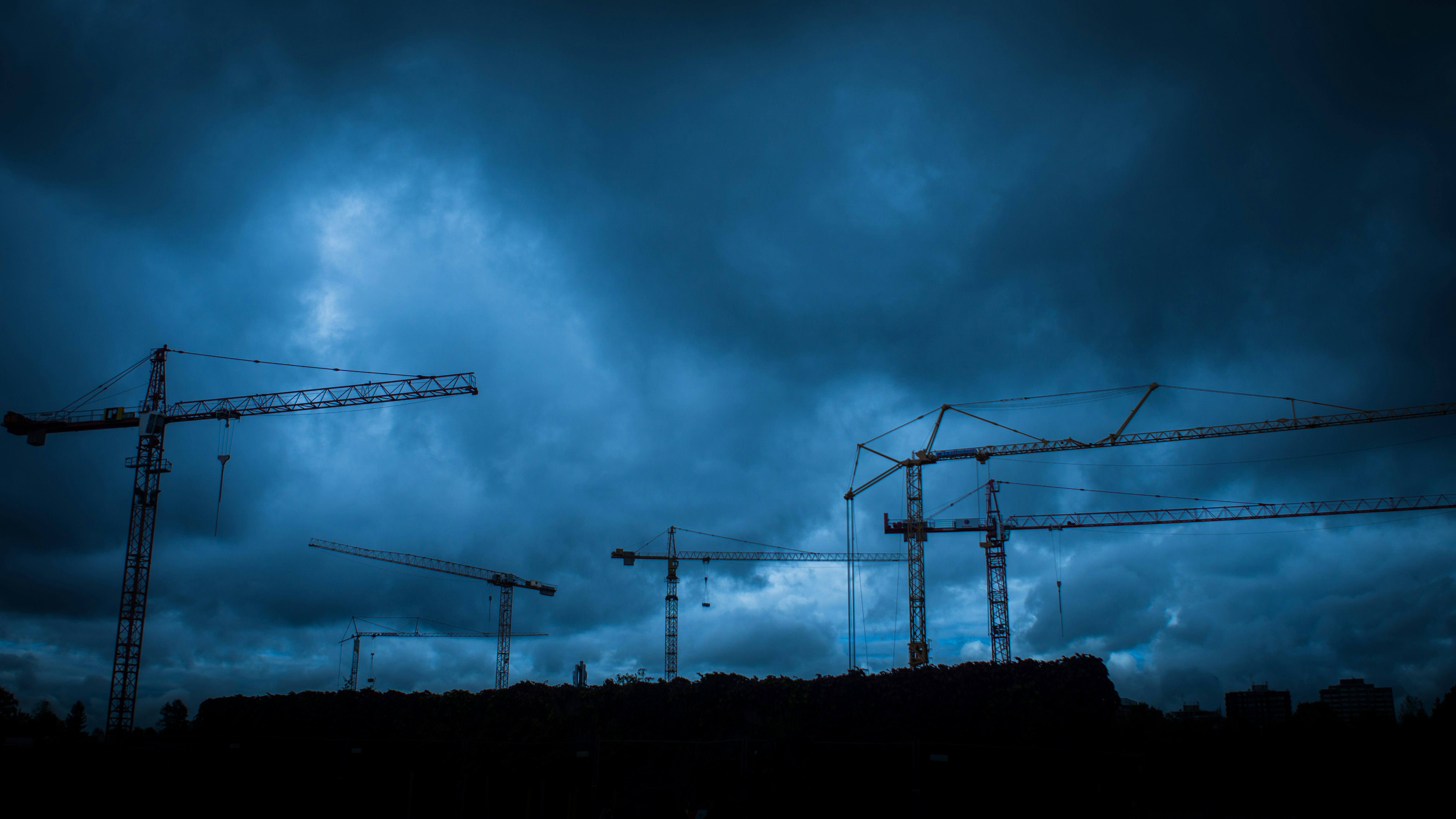 metal crane towers during cloudy day